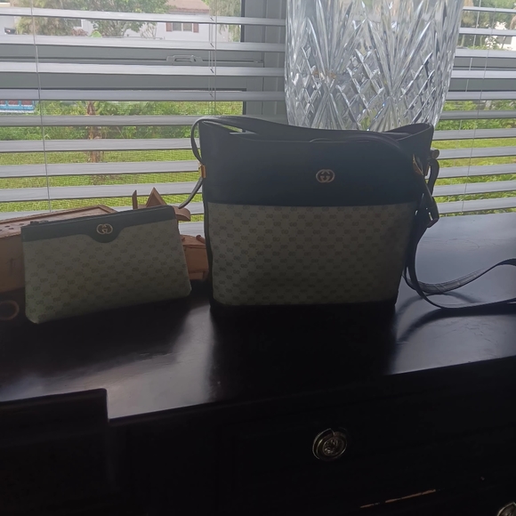 Vintage Gucci crossbody bag. With additional pouch - Picture 3 of 9